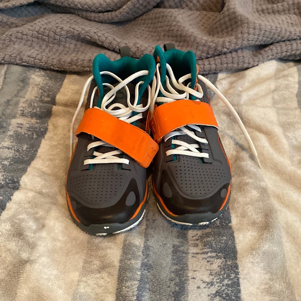 Selling a pair of never worn Under Armour MicroG Pros, great condition!